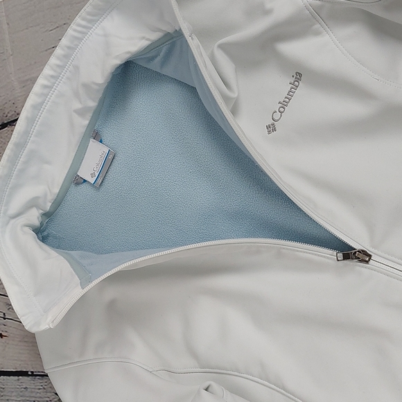 Woman's coat - Picture 9 of 9